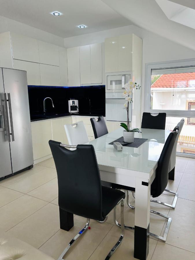 Apartments Imperium โตรกีร์ ภายนอก รูปภาพ