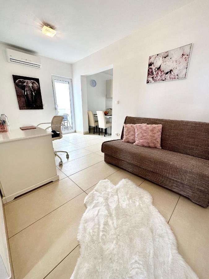 Apartments Imperium โตรกีร์ ภายนอก รูปภาพ