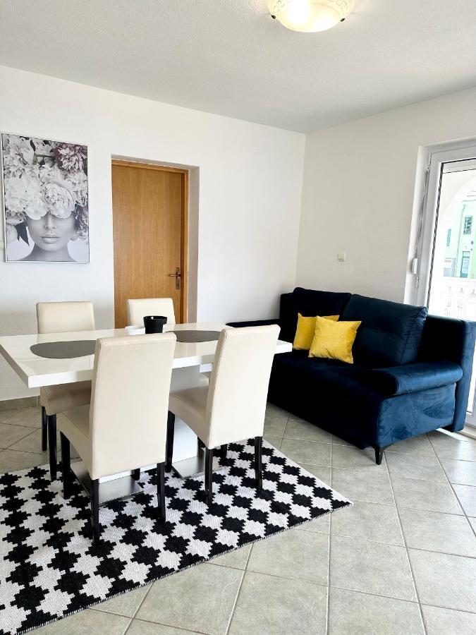 Apartments Imperium โตรกีร์ ภายนอก รูปภาพ
