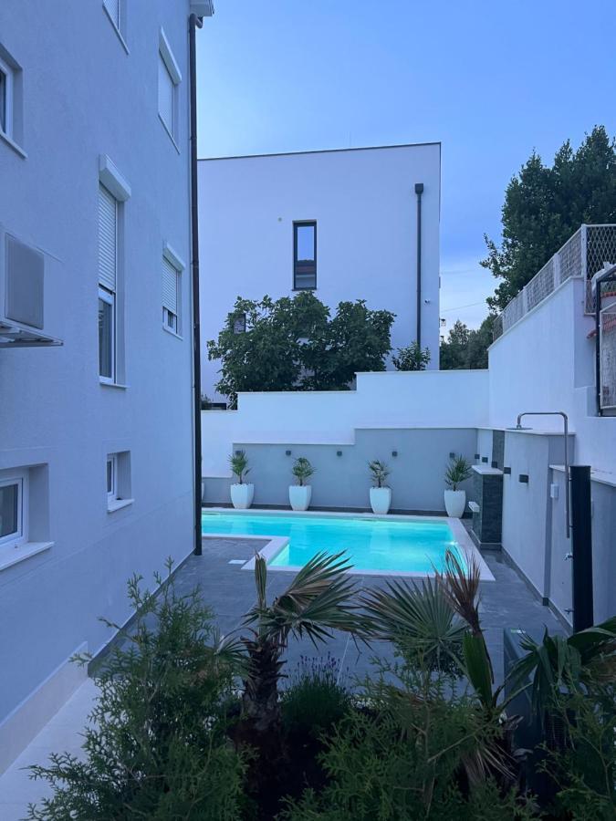 Apartments Imperium โตรกีร์ ภายนอก รูปภาพ